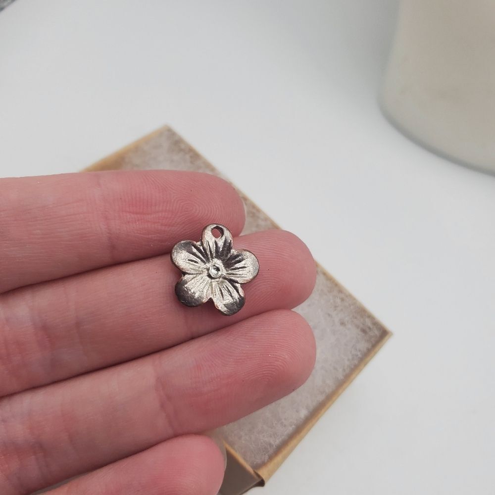 Sterling silver flower necklace‎ pendant